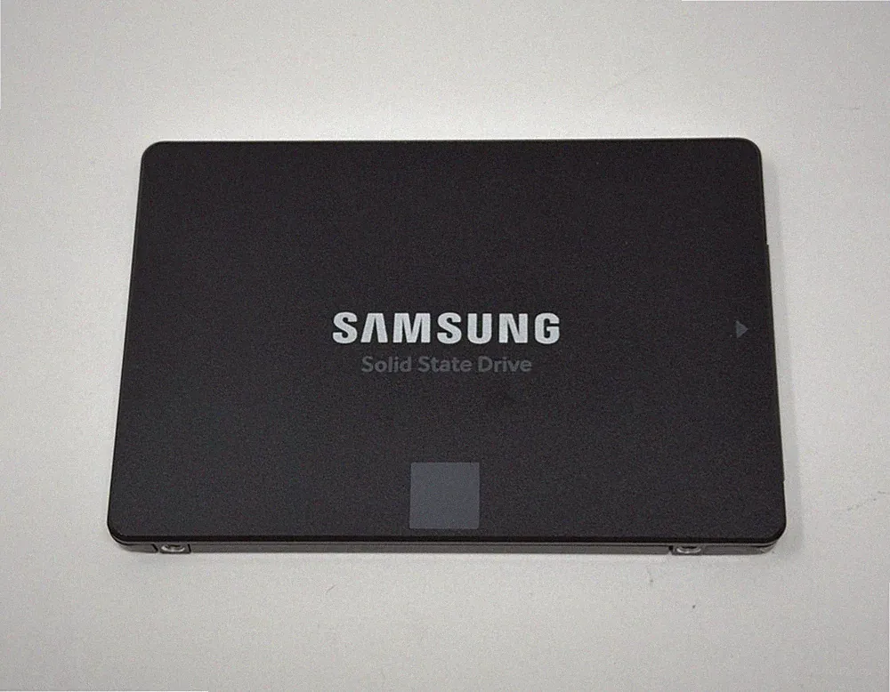 Samsung 870 EVO 2TB 2.5in SATA Solid State Drive MZ-77E2T0 Excellent